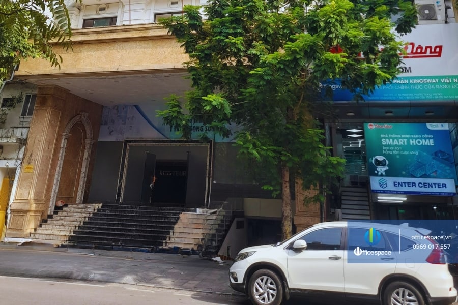 27 Hòa Mã 2 Mặt trước và sảnh Vuaboss Group tự giới thiệu là thành viên liên minh với một số trang như Dubai Palace, VX88, FV88, VV88 27 Hòa Mã Vuaboss hiện đang mở